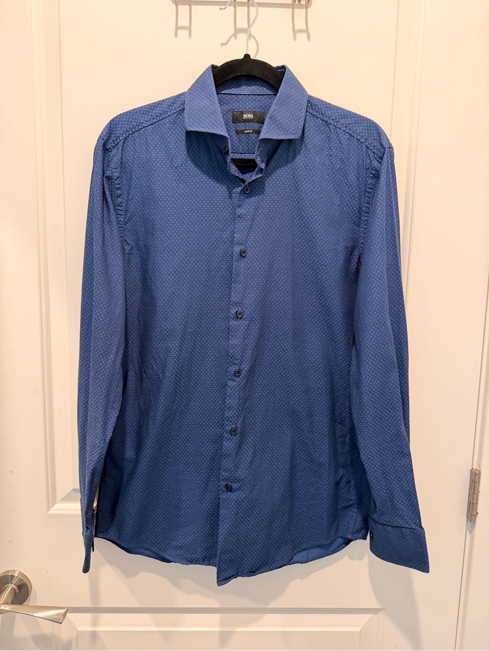 Hugo Boss Dress Shirt Size 39 15 1/2 Blue Micro Dot
Slim Fit Long Sleeve